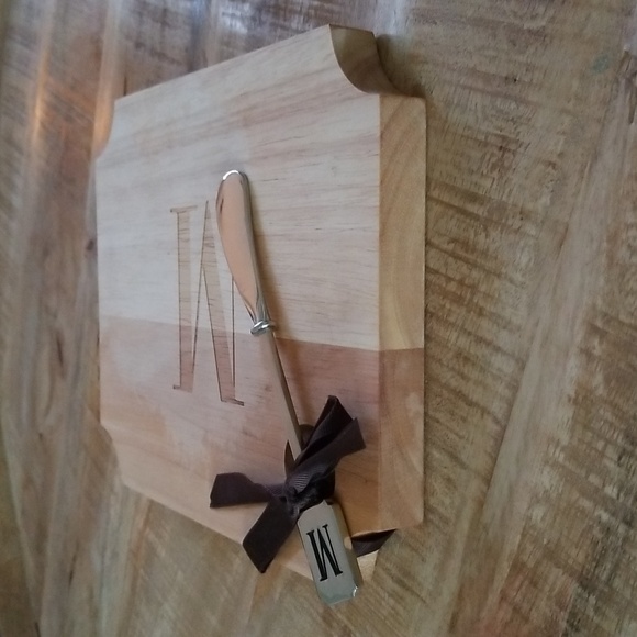 Mud Pie Wood Serving Board & Spreader with “M” Monogram - Picture 9 of 10